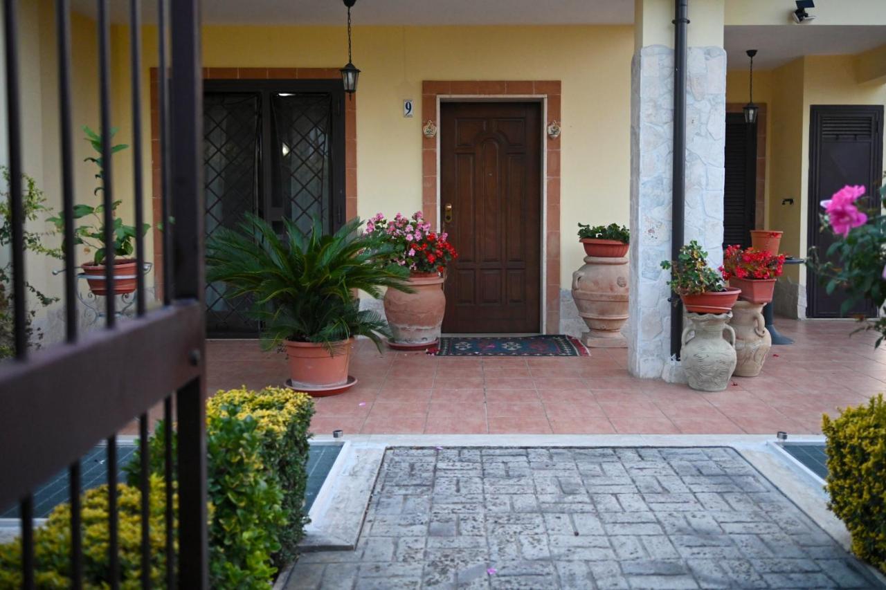 מונטרוטונדו A Casa Di Lu' Elegant Rooms מראה חיצוני תמונה